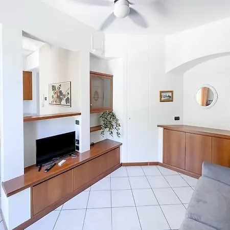 Studiolake By Design Apartment Bellano